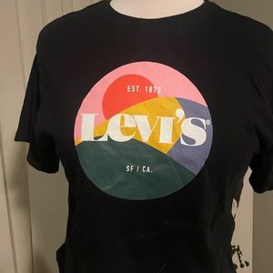 Levi’s XL cropped tee